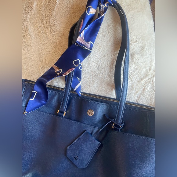 Tory Burch Robinson Large Triple Compartment Navy Blue Saffiano Leather Tote - Picture 2 of 16